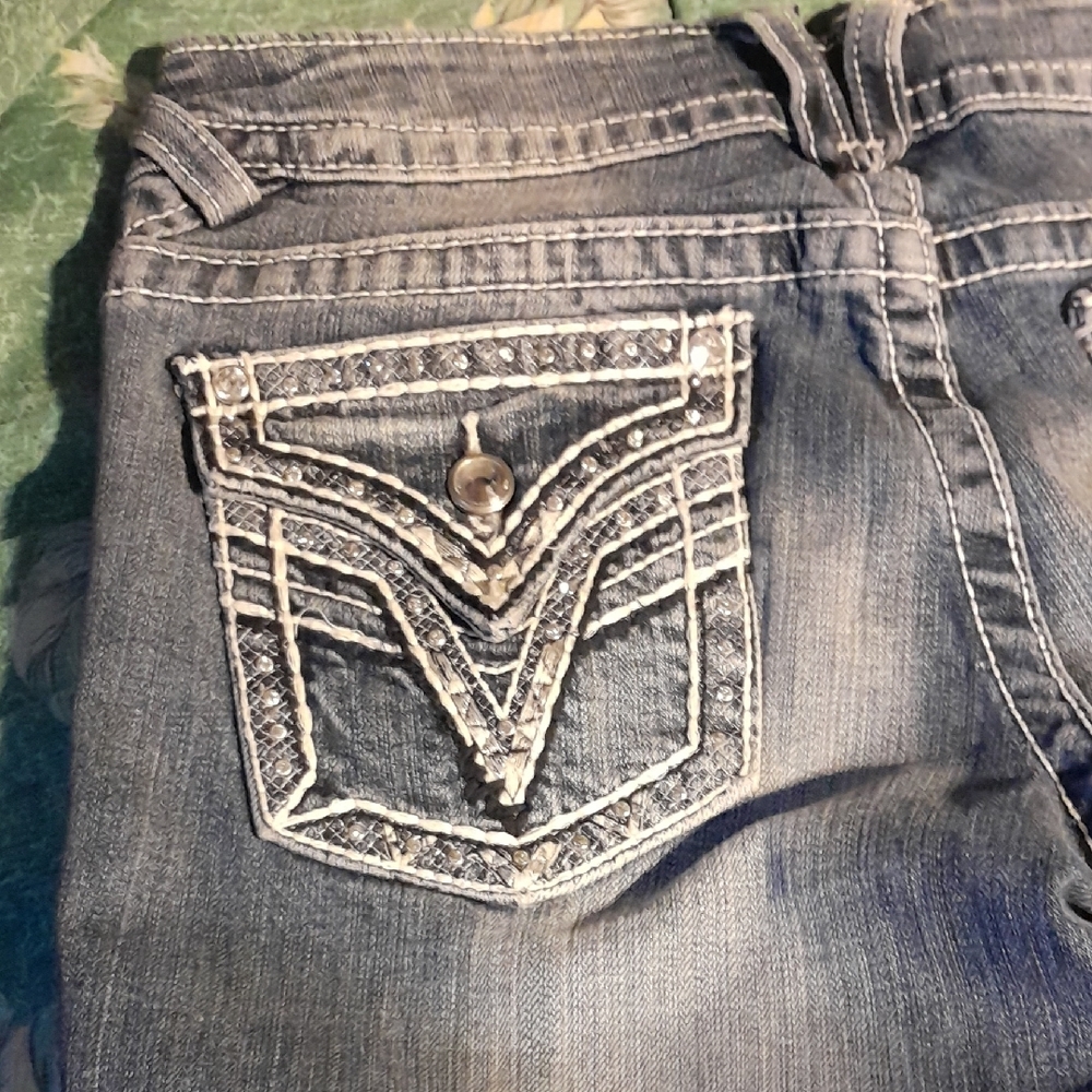 Vigoss Blue Cropped Ankle Jeans with Vintage Faded Style - Picture 3 of 12